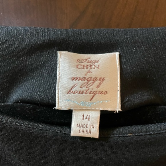 Sleeveless Dress with Metal Details - Picture 5 of 5